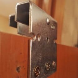 Ремонт шкафа купе Hettich с подвесными роликами - вид 1 миниатюра