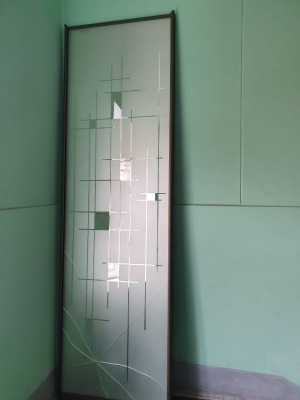 Замена зеркала в дверях шкафа или шкафа купе - вид 1 миниатюра