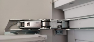 Замена или ремонт петель встроенного холодильника - вид 11 миниатюра